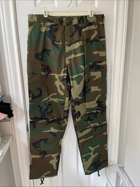 Men's Woodland Camo Cargo Pants - Olive Green